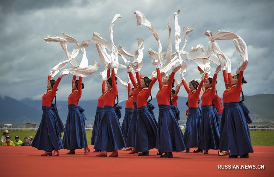 Конный праздник в уезде Шангри-Ла