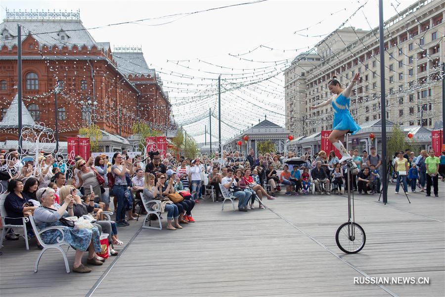 Китайская храмовая ярмарка в центре Москвы