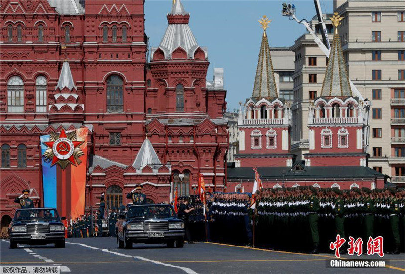 В Москве прошел торжественный парад в честь Дня Победы