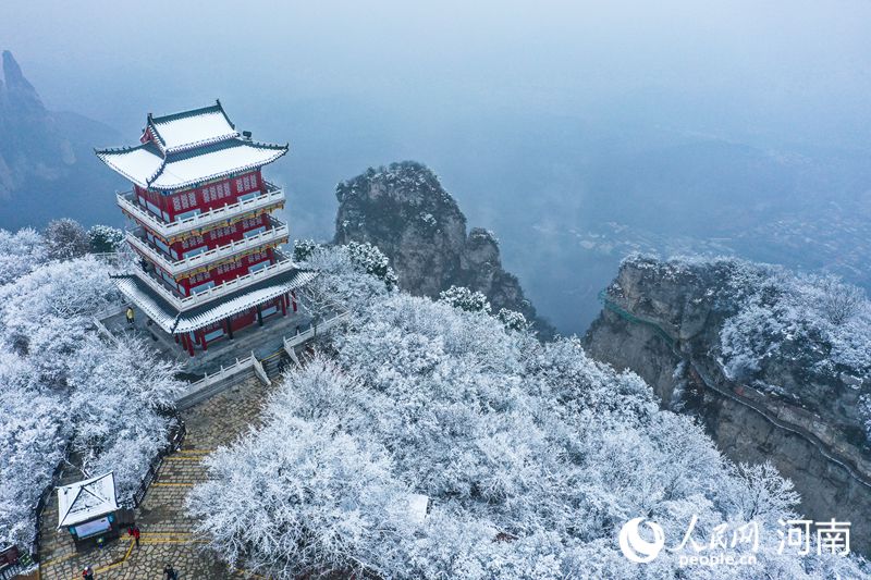 Снежный пейзаж парка Юньтайшань