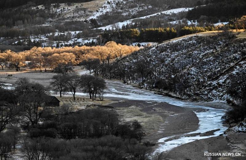 Живописный пейзаж в лесопарке Луаньхэюань на севере Китая