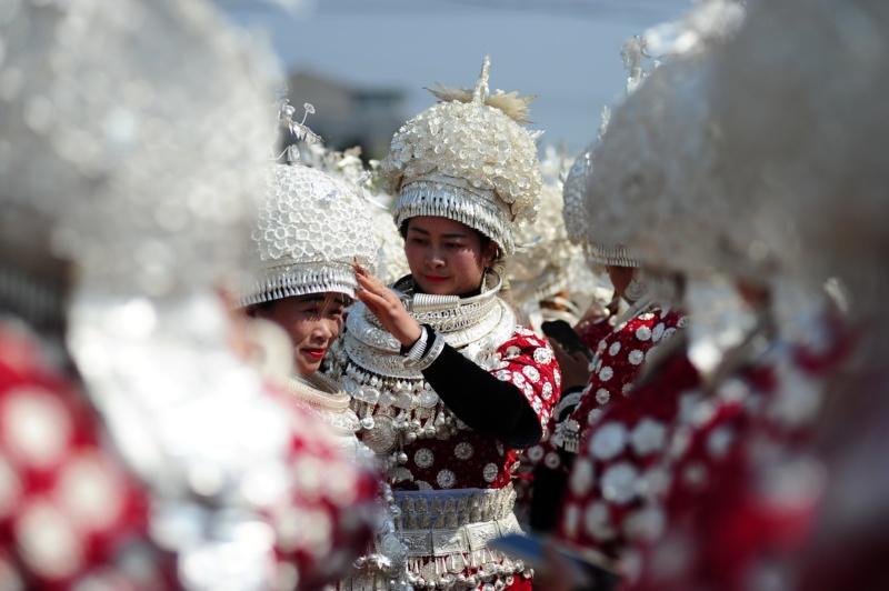 Народность мяо приветствует приближающийся Праздник фонарей