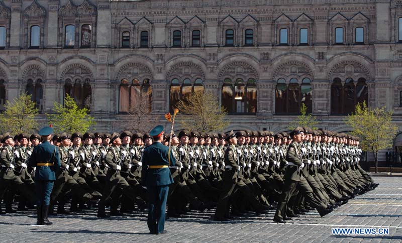 В Москве на Красной площади прошел военный парад в ознаменование 68- й годовщины победы в Великой Отечественной войне (9)